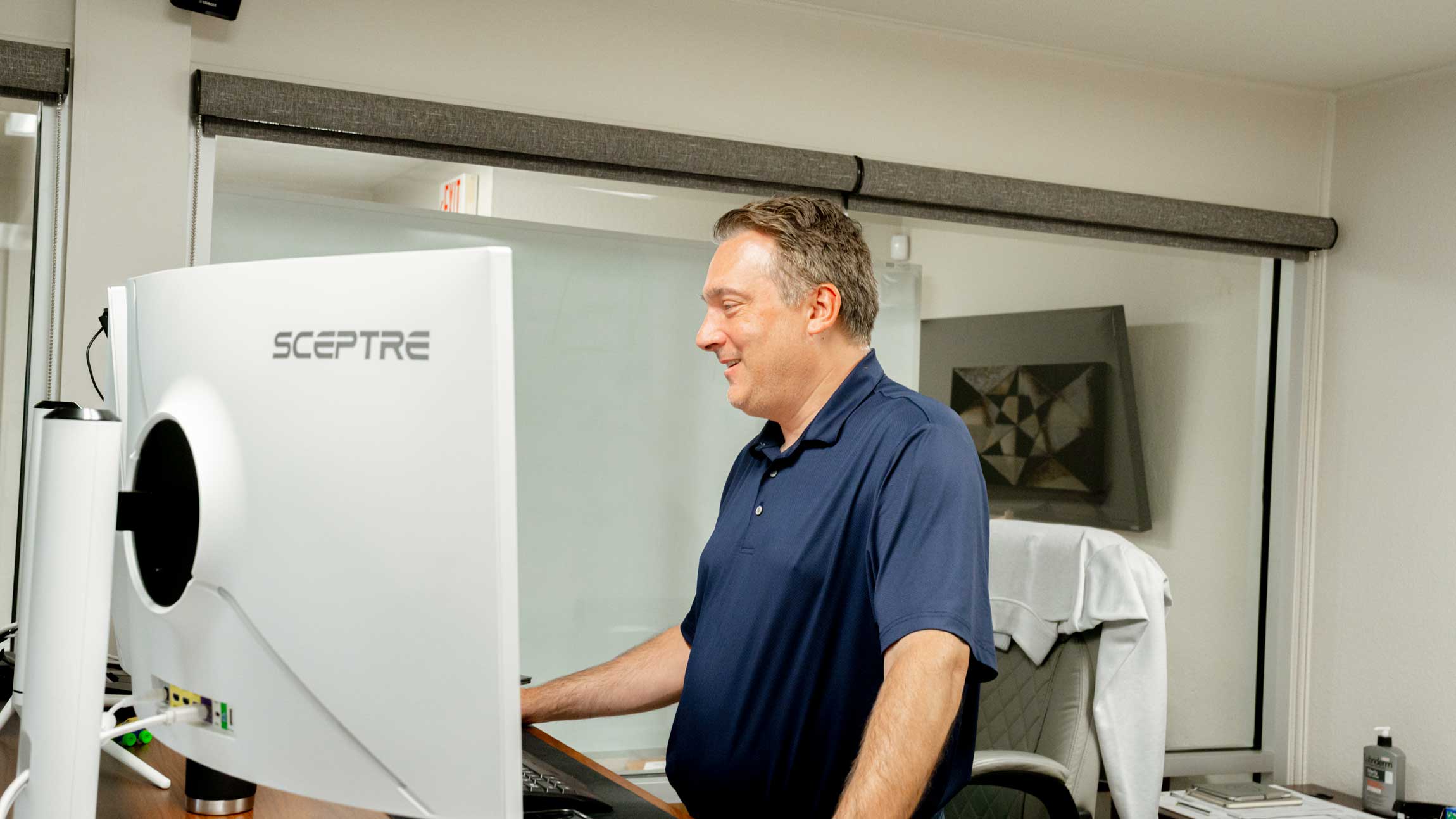A7R09649 United Tel Supply employee smiling at computer